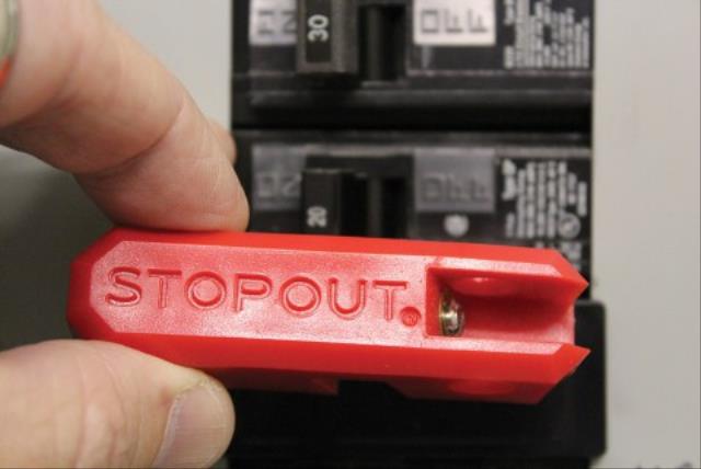 STOPOUT® Low-Profile Circuit Breaker Lockout